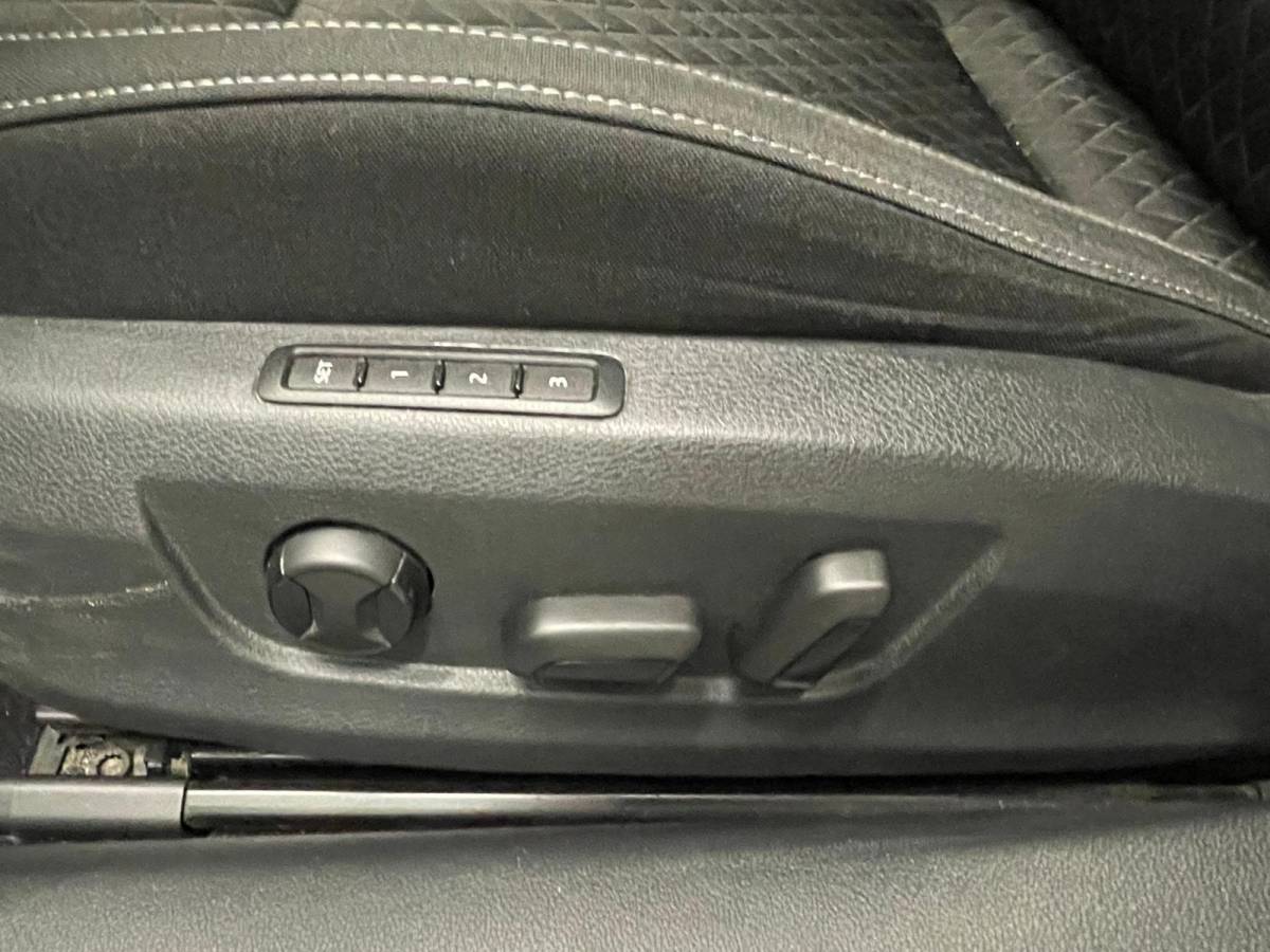 Škoda Superb Skoda Superb Combi 1.4 TSI iV Business Edition PHEV Automaat Navigatie Stoelverwarming Voor en Achter Draadloze Telefoonlader Stuurverwarming Cruise Control Elektrisch Verstelbare Stoelen Apple CarPlay