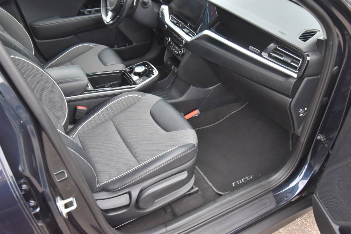 Kia e-Niro Kia e-Niro DynamicLine 39 kWh , SOH 100 % , CLIMATR , CR CONTR , NAVI , LED KOPL ,