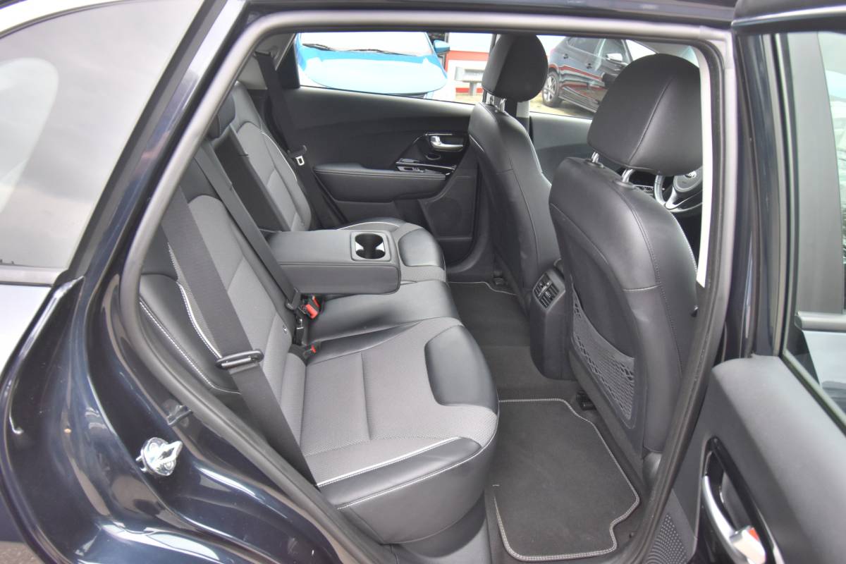 Kia e-Niro Kia e-Niro DynamicLine 39 kWh , SOH 100 % , CLIMATR , CR CONTR , NAVI , LED KOPL ,