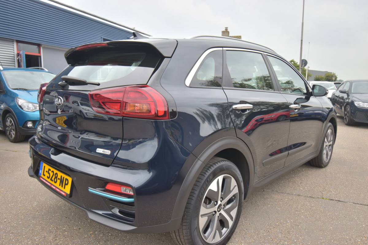 Kia e-Niro Kia e-Niro DynamicLine 39 kWh , SOH 100 % , CLIMATR , CR CONTR , NAVI , LED KOPL ,