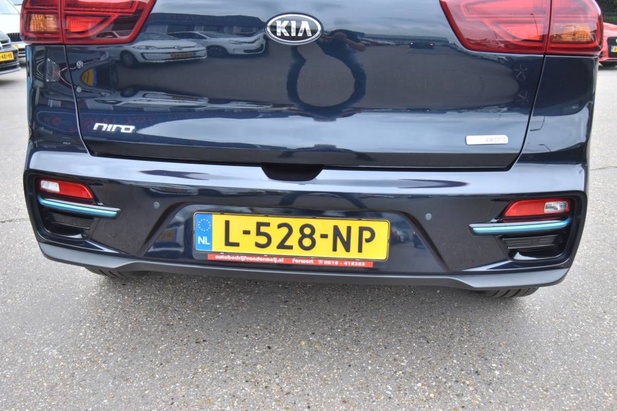 Kia e-Niro Kia e-Niro DynamicLine 39 kWh , SOH 100 % , CLIMATR , CR CONTR , NAVI , LED KOPL ,