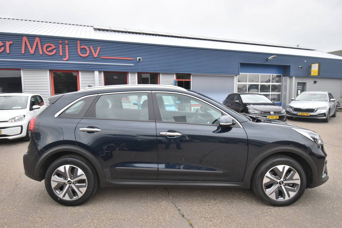 Kia e-Niro Kia e-Niro DynamicLine 39 kWh , SOH 100 % , CLIMATR , CR CONTR , NAVI , LED KOPL ,