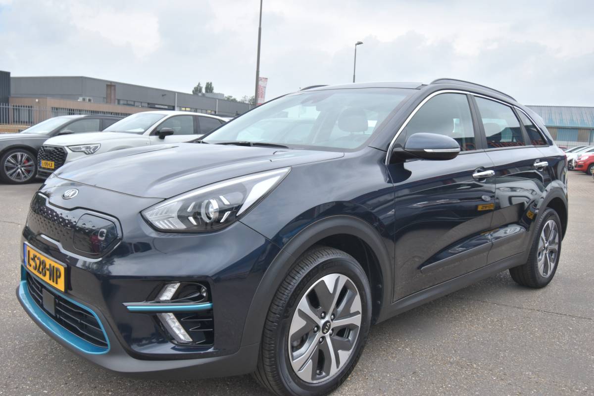 Kia e-Niro Kia e-Niro DynamicLine 39 kWh , SOH 100 % , CLIMATR , CR CONTR , NAVI , LED KOPL ,