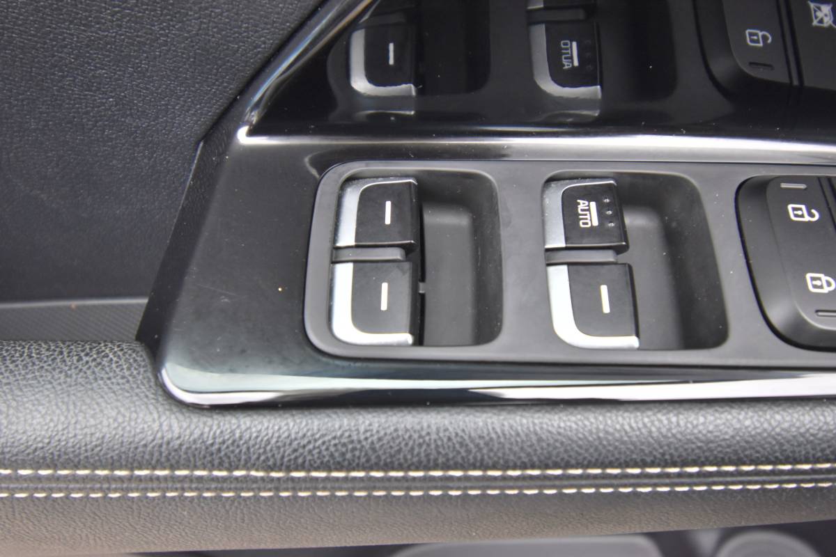 Kia e-Niro Kia e-Niro DynamicLine 39 kWh , SOH 100 % , CLIMATR , CR CONTR , NAVI , LED KOPL ,