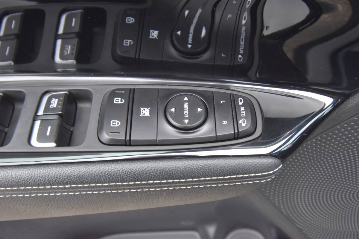 Kia e-Niro Kia e-Niro DynamicLine 39 kWh , SOH 100 % , CLIMATR , CR CONTR , NAVI , LED KOPL ,