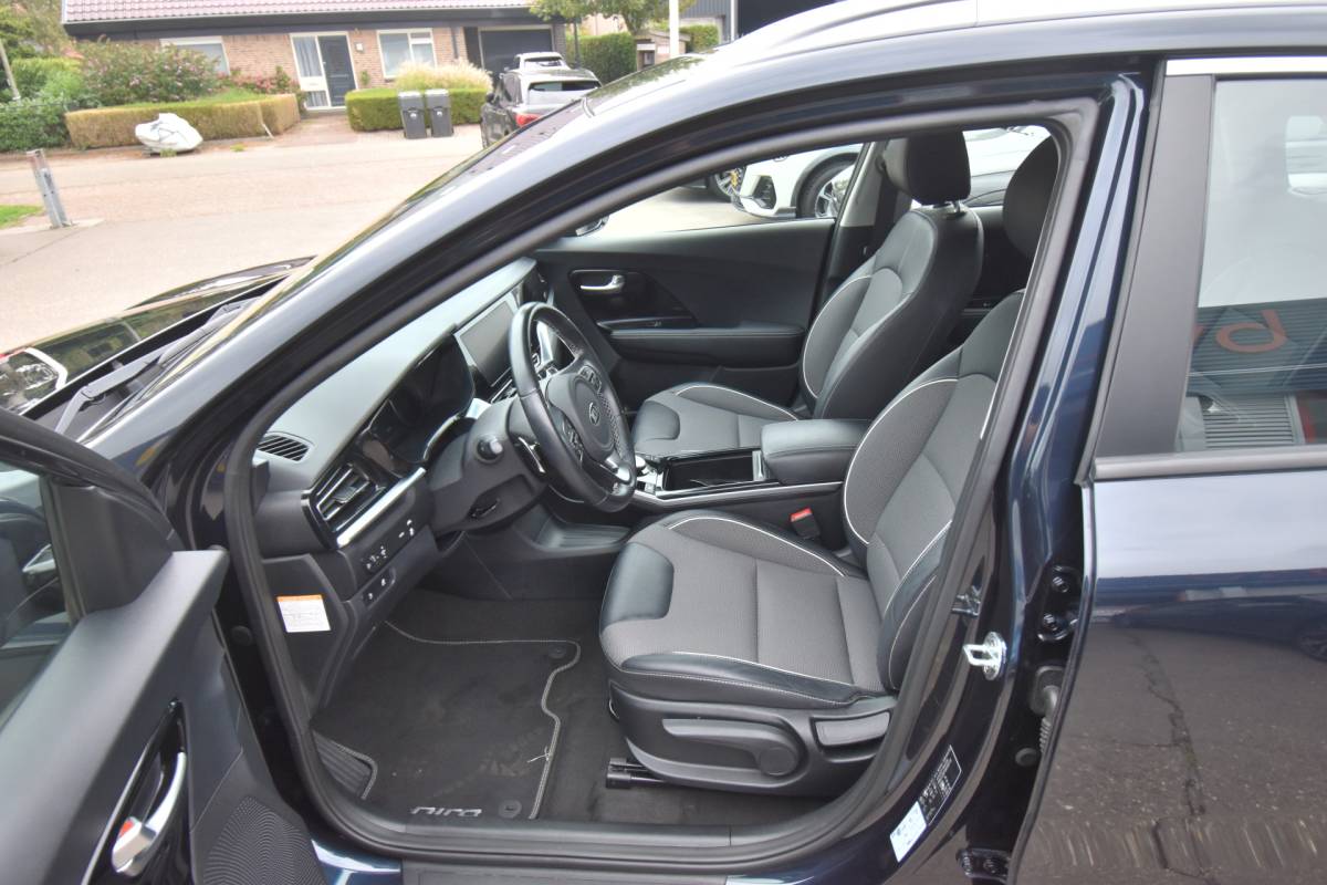 Kia e-Niro Kia e-Niro DynamicLine 39 kWh , SOH 100 % , CLIMATR , CR CONTR , NAVI , LED KOPL ,