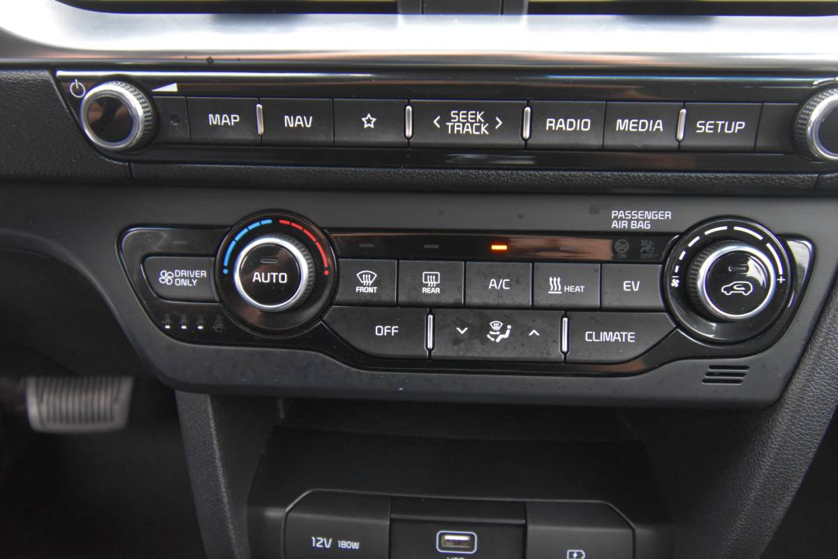 Kia e-Niro Kia e-Niro DynamicLine 39 kWh , SOH 100 % , CLIMATR , CR CONTR , NAVI , LED KOPL ,