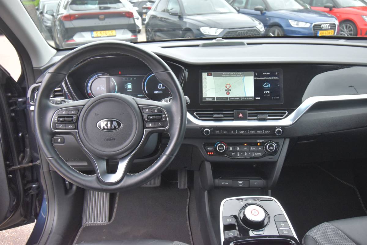 Kia e-Niro Kia e-Niro DynamicLine 39 kWh , SOH 100 % , CLIMATR , CR CONTR , NAVI , LED KOPL ,