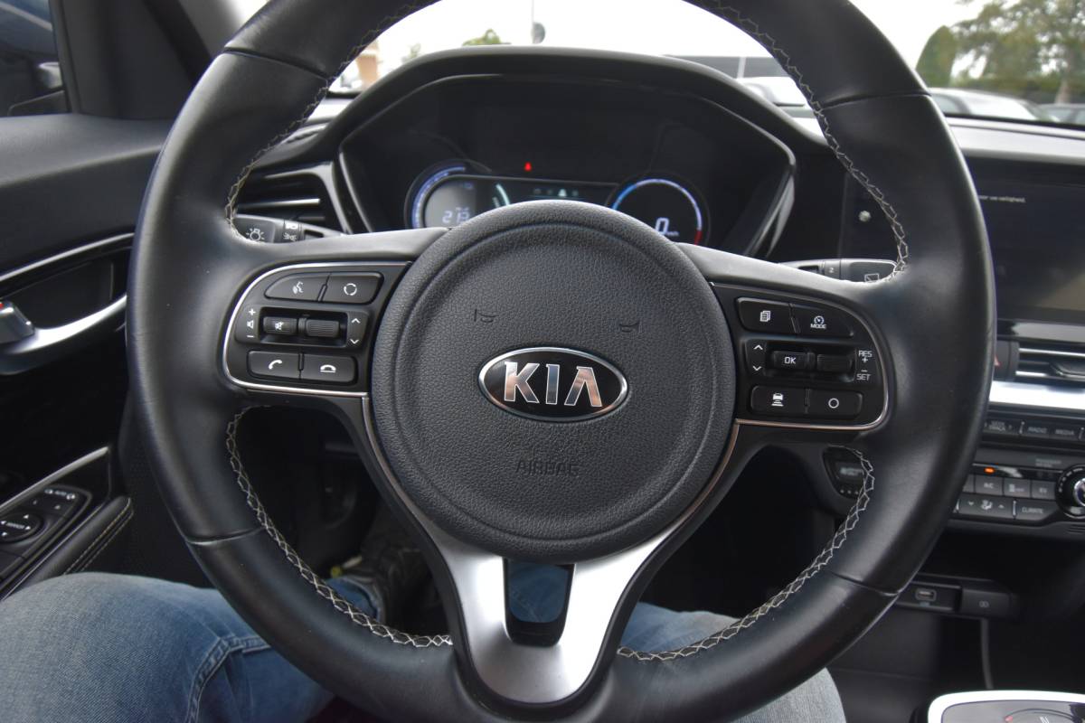 Kia e-Niro Kia e-Niro DynamicLine 39 kWh , SOH 100 % , CLIMATR , CR CONTR , NAVI , LED KOPL ,