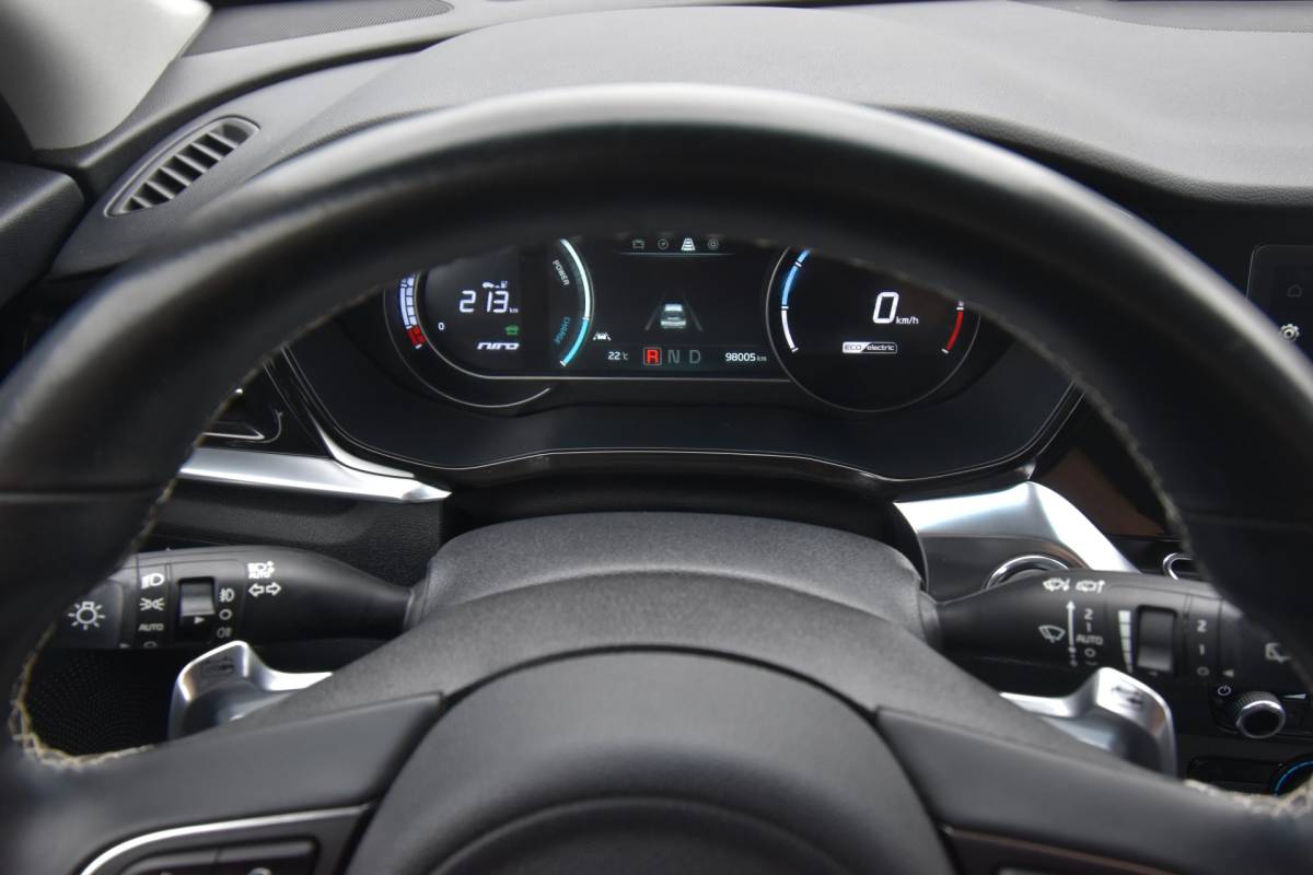 Kia e-Niro Kia e-Niro DynamicLine 39 kWh , SOH 100 % , CLIMATR , CR CONTR , NAVI , LED KOPL ,