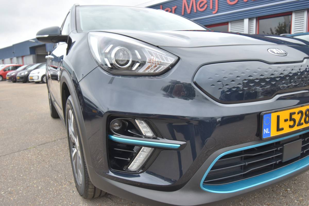 Kia e-Niro Kia e-Niro DynamicLine 39 kWh , SOH 100 % , CLIMATR , CR CONTR , NAVI , LED KOPL ,