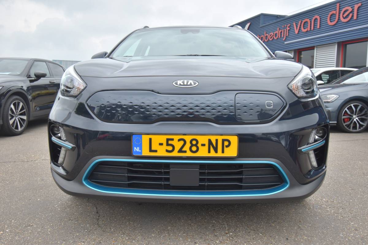 Kia e-Niro Kia e-Niro DynamicLine 39 kWh , SOH 100 % , CLIMATR , CR CONTR , NAVI , LED KOPL ,