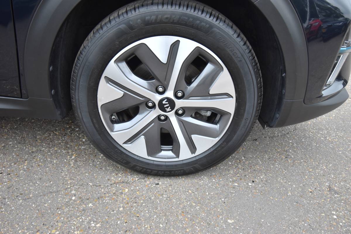 Kia e-Niro Kia e-Niro DynamicLine 39 kWh , SOH 100 % , CLIMATR , CR CONTR , NAVI , LED KOPL ,