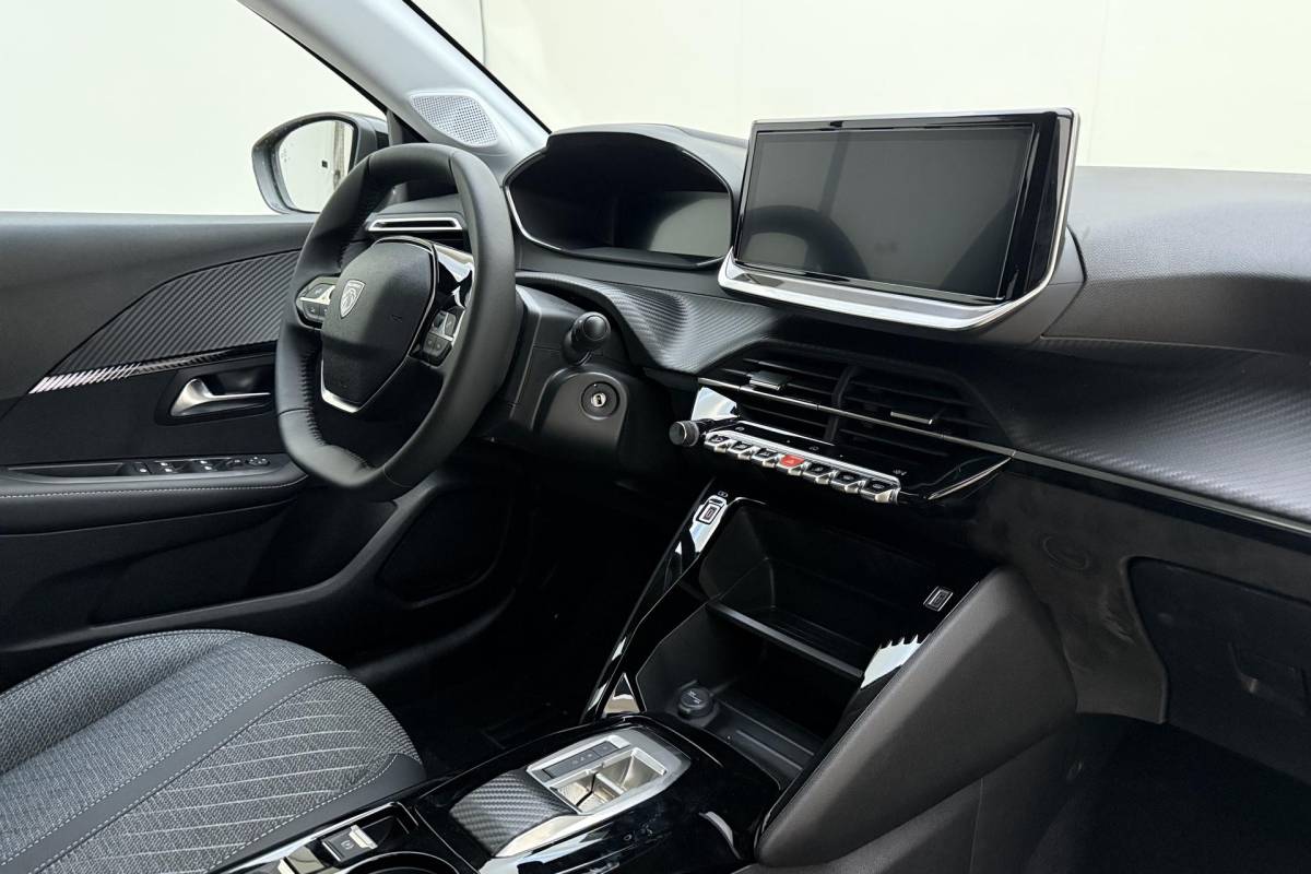Peugeot 208 Peugeot 208 1.2 Hybrid e-DCS6 Allure | 110PK | AUTOMAAT | HYBRID | Navigatie | Parkeercamera Voor & Achter | Dodehoek Detectie |