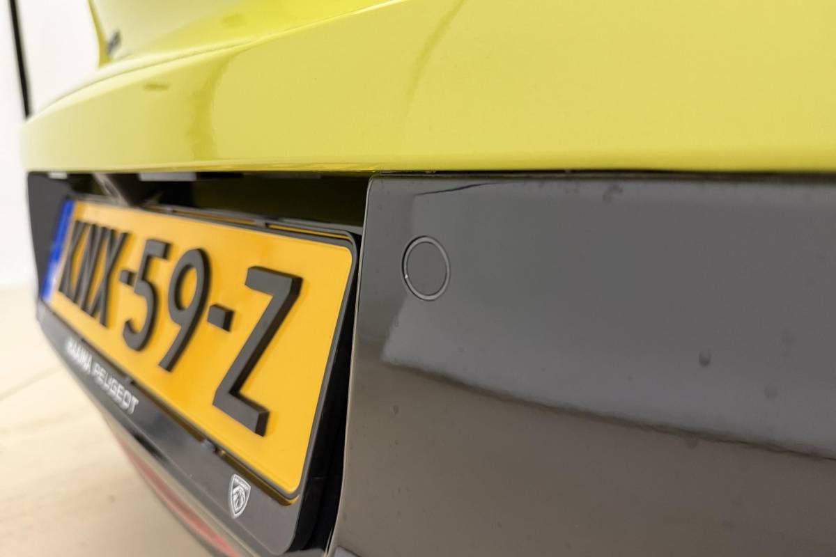 Peugeot 208 Peugeot 208 1.2 Hybrid e-DCS6 Allure | 110PK | AUTOMAAT | HYBRID | Navigatie | Parkeercamera Voor & Achter | Dodehoek Detectie |