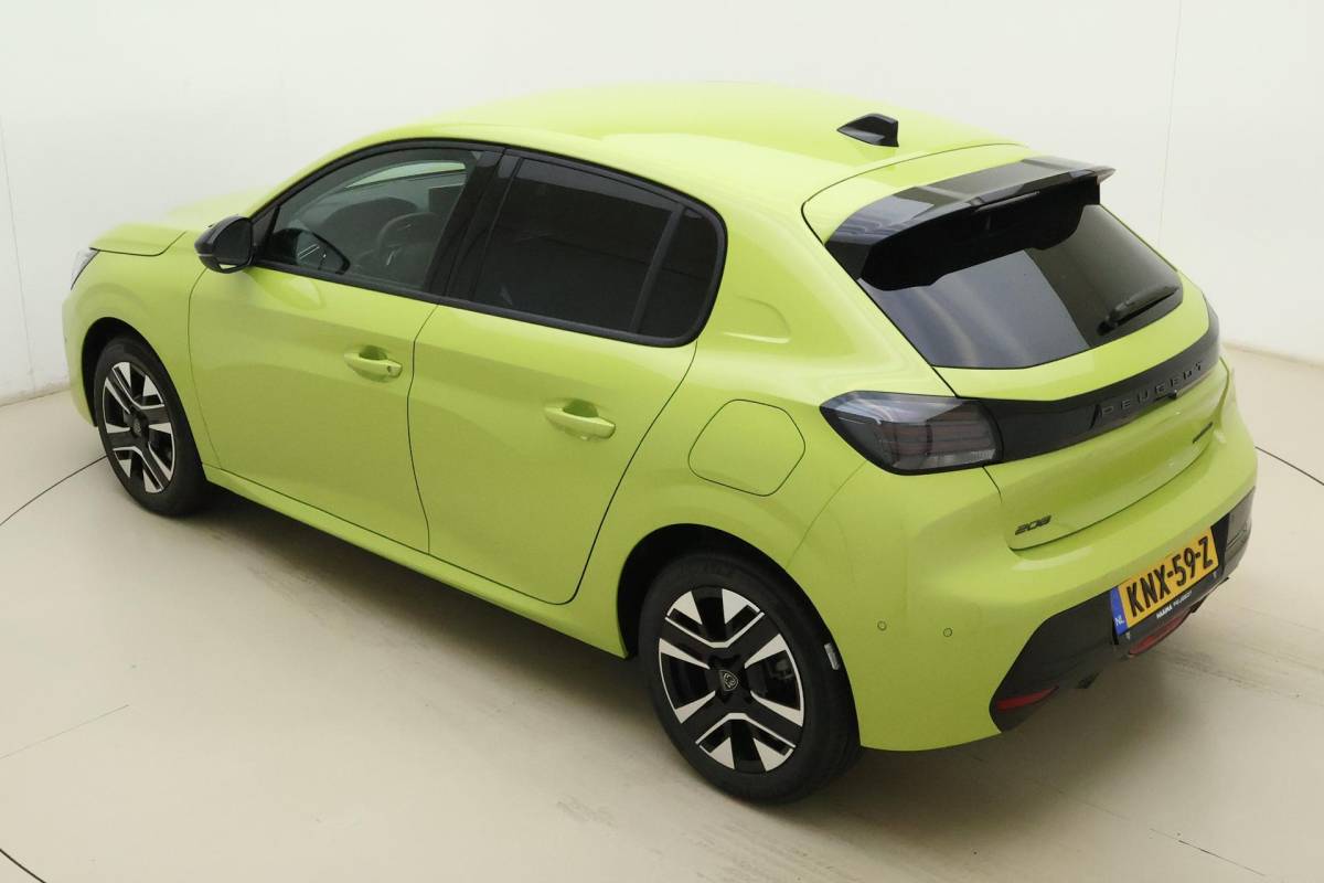 Peugeot 208 Peugeot 208 1.2 Hybrid e-DCS6 Allure | 110PK | AUTOMAAT | HYBRID | Navigatie | Parkeercamera Voor & Achter | Dodehoek Detectie |