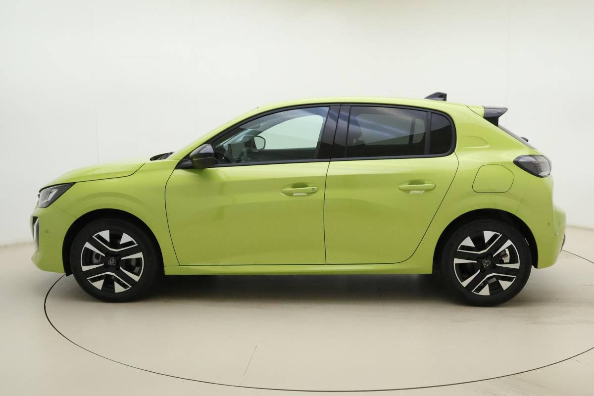 Peugeot 208 Peugeot 208 1.2 Hybrid e-DCS6 Allure | 110PK | AUTOMAAT | HYBRID | Navigatie | Parkeercamera Voor & Achter | Dodehoek Detectie |
