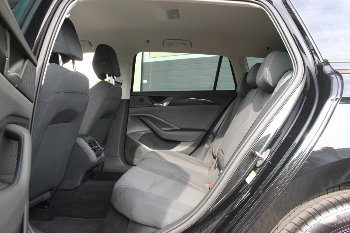 Volkswagen Passat Volkswagen Passat Variant 1.5 eTSI Business | Camera | Carplay |