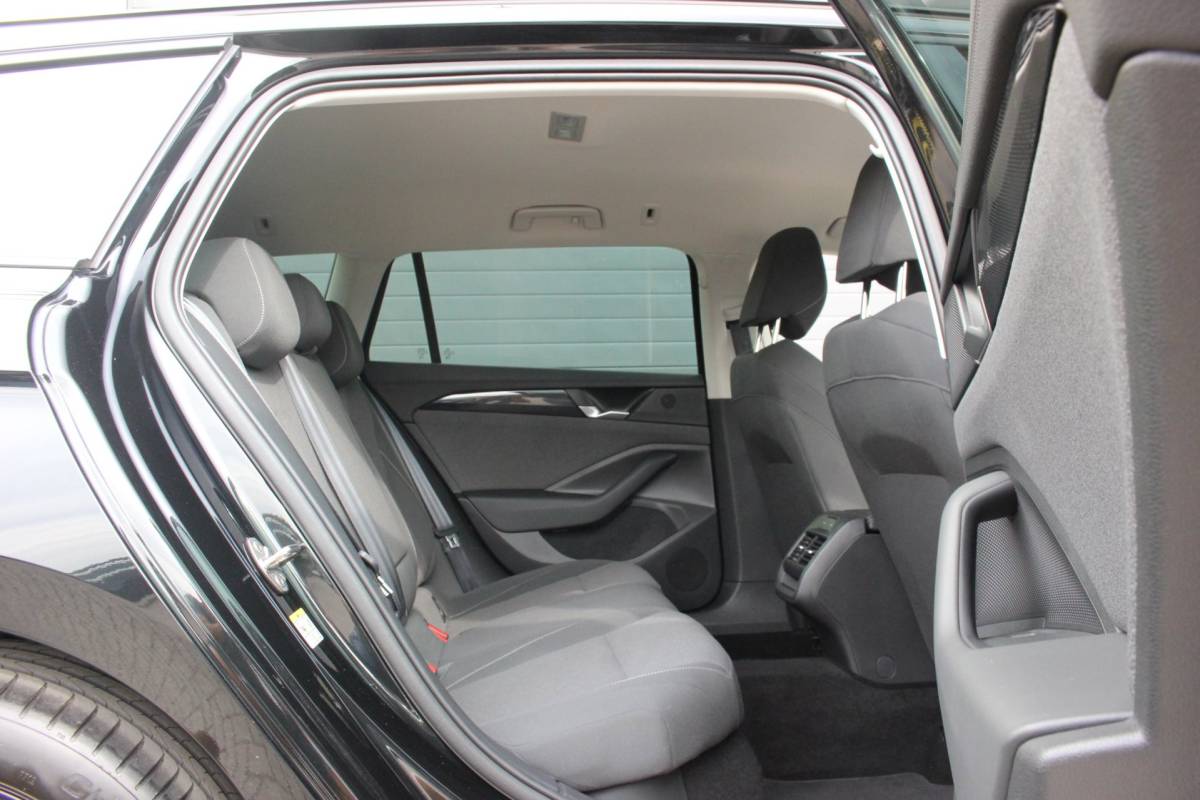 Volkswagen Passat Volkswagen Passat Variant 1.5 eTSI Business | Camera | Carplay |