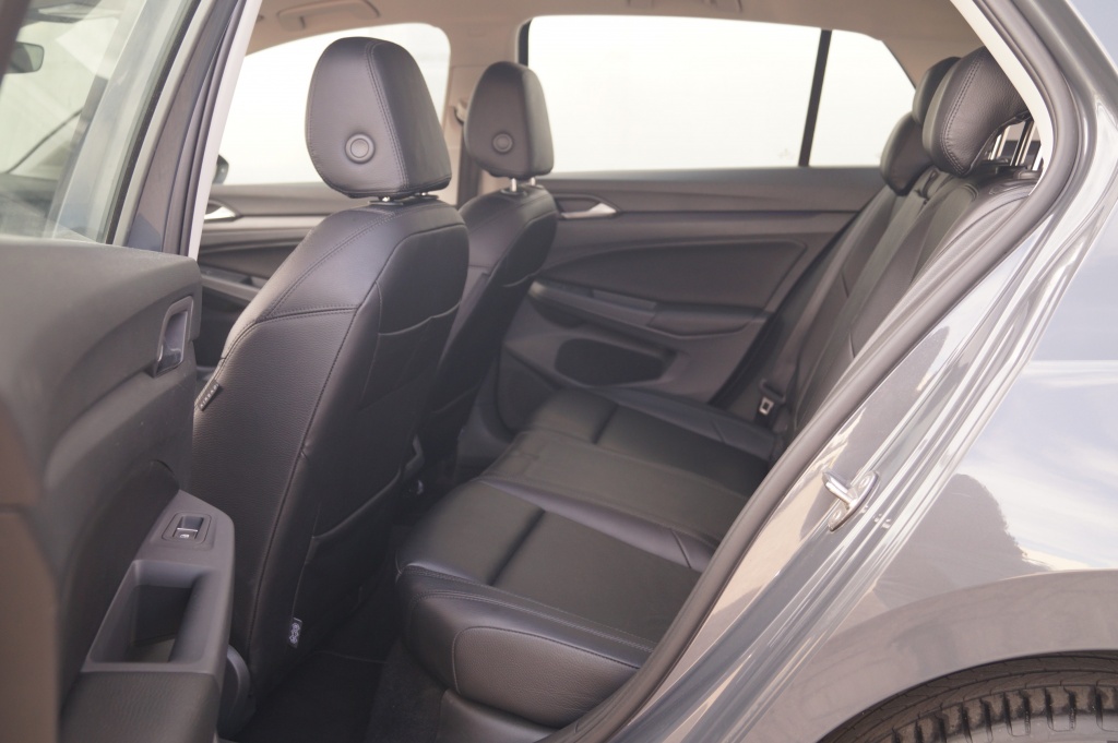 Volkswagen Golf Volkswagen Golf 1.4 eHybrid PHEV Style Business -LEER-NAVI-ECC-LED-PDC-