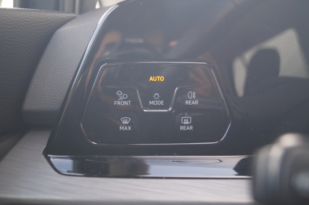 Volkswagen Golf Volkswagen Golf 1.4 eHybrid PHEV Style Business -LEER-NAVI-ECC-LED-PDC-