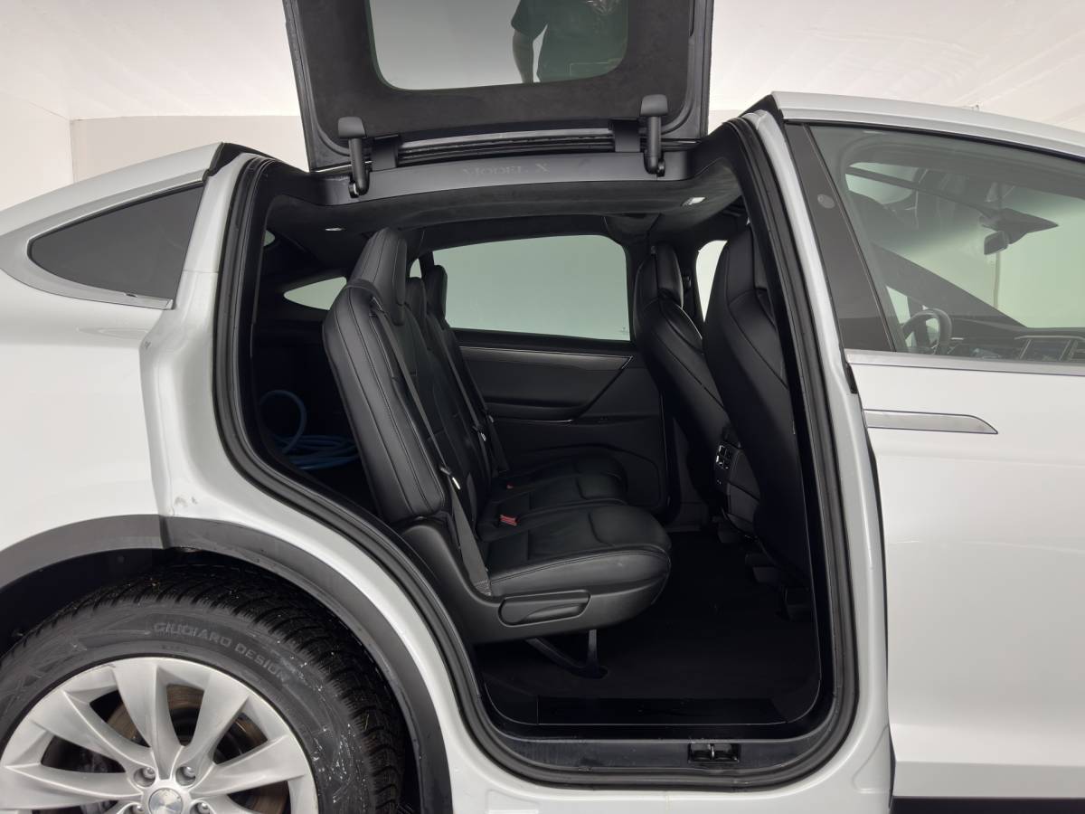Tesla Model X Tesla Model X 90D Base [3-Fase-11kW] (INCL.BTW) Aut. *PANO-WINDOW | AUTOPILOT | LEATHER | NAVI-FULLMAP | FULL-LED | AIRSUSPENSION | DIGI-COCKPIT | CCS-FASTLOADER | KEYLESS | DAB+ | HEATED-SPORTSEATS | PRIVACY-GLASS | 20″ALU*