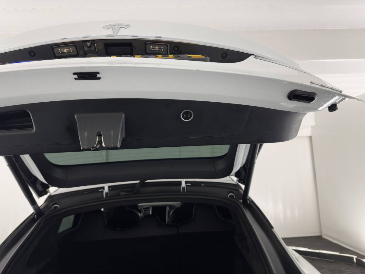 Tesla Model X Tesla Model X 90D Base [3-Fase-11kW] (INCL.BTW) Aut. *PANO-WINDOW | AUTOPILOT | LEATHER | NAVI-FULLMAP | FULL-LED | AIRSUSPENSION | DIGI-COCKPIT | CCS-FASTLOADER | KEYLESS | DAB+ | HEATED-SPORTSEATS | PRIVACY-GLASS | 20″ALU*