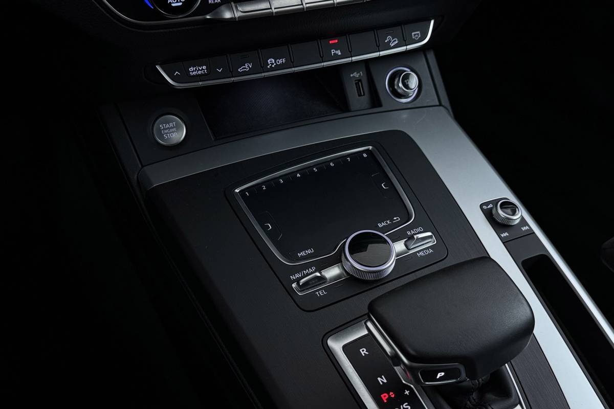 Audi Q5 Audi Q5 55 TFSI e quattro Competition | Luchtvering | Trekhaak | Bang & Olufsen | CarPlay | Camera | Head-Up | Digital Cockpit |