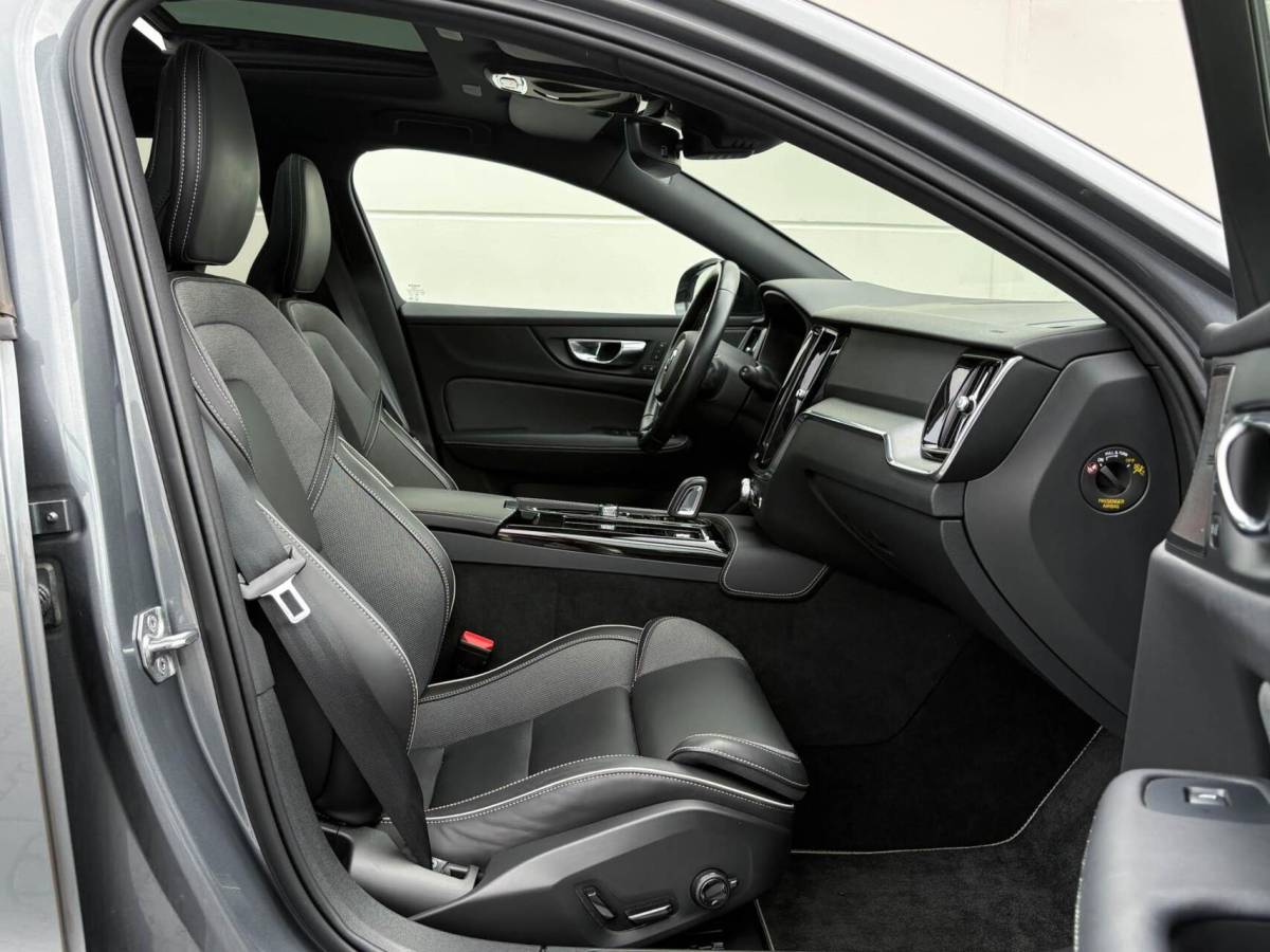 Volvo V60 Volvo V60 2.0 T8 390pk Recharge AWD R-Design | Panoramadak | Memory | Harman/Kardon | Head up