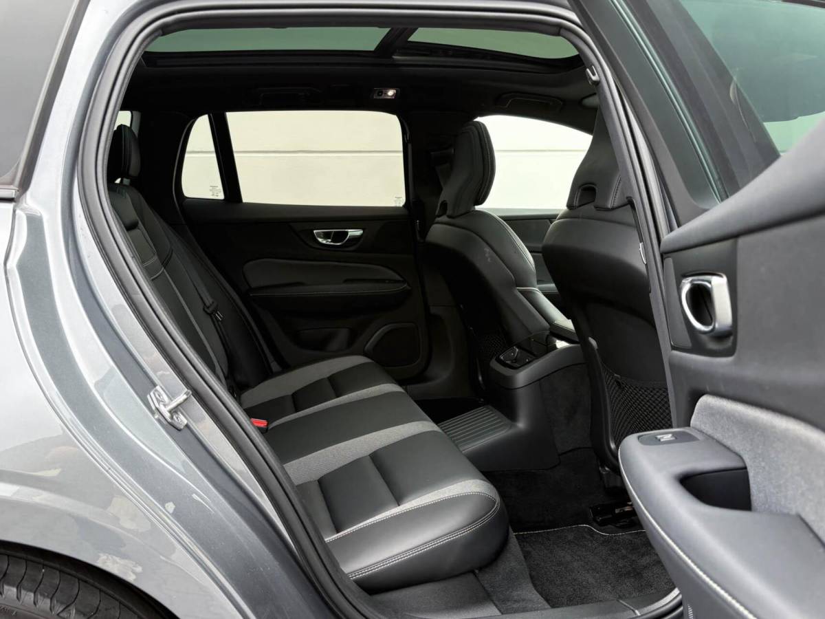 Volvo V60 Volvo V60 2.0 T8 390pk Recharge AWD R-Design | Panoramadak | Memory | Harman/Kardon | Head up