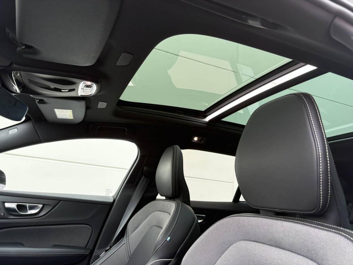 Volvo V60 Volvo V60 2.0 T8 390pk Recharge AWD R-Design | Panoramadak | Memory | Harman/Kardon | Head up