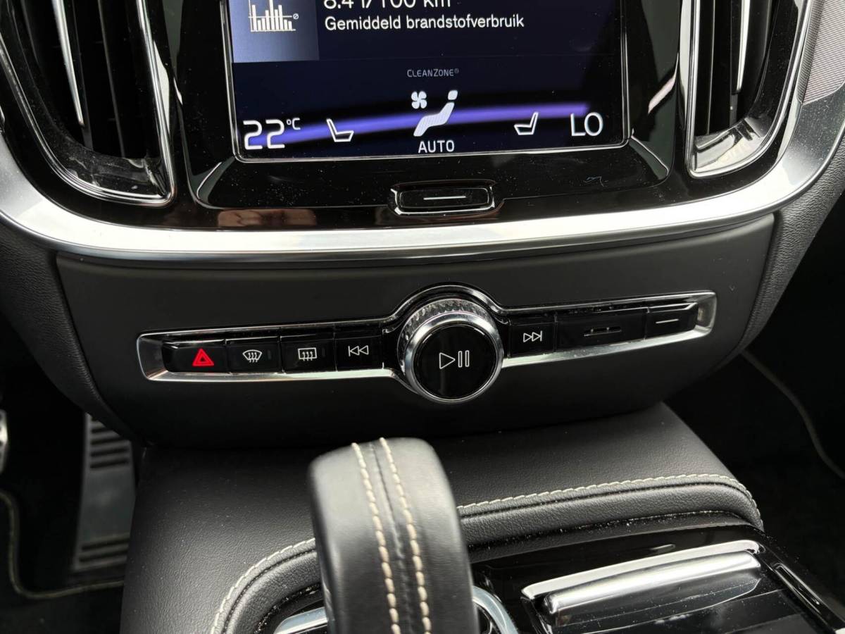 Volvo V60 Volvo V60 2.0 T8 390pk Recharge AWD R-Design | Panoramadak | Memory | Harman/Kardon | Head up