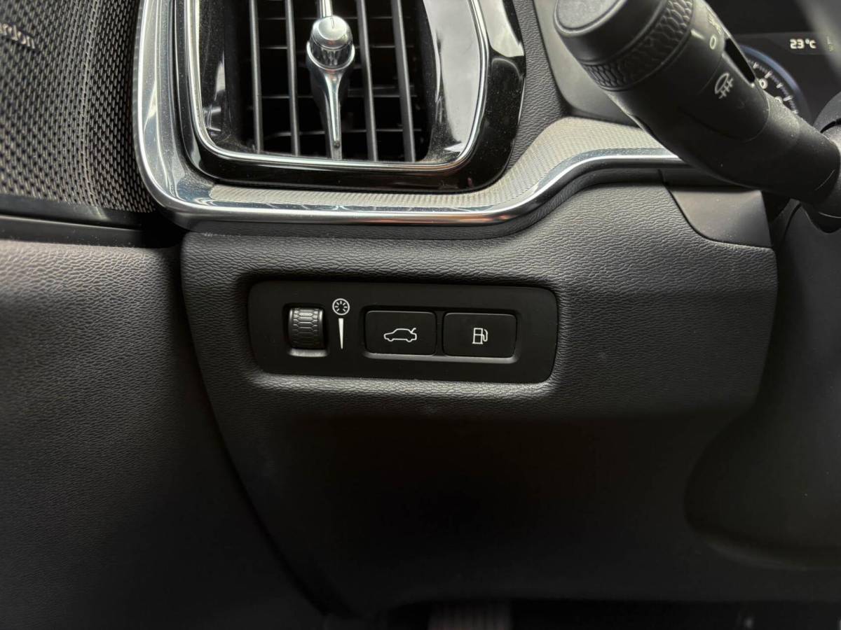 Volvo V60 Volvo V60 2.0 T8 390pk Recharge AWD R-Design | Panoramadak | Memory | Harman/Kardon | Head up