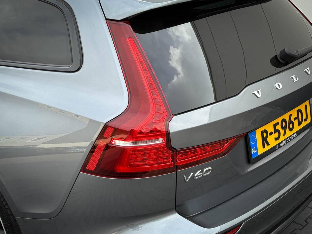 Volvo V60 Volvo V60 2.0 T8 390pk Recharge AWD R-Design | Panoramadak | Memory | Harman/Kardon | Head up