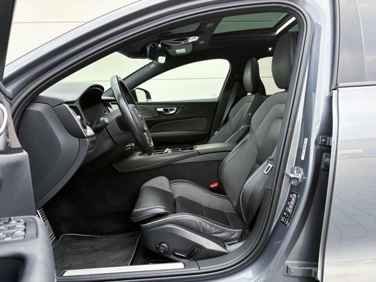 Volvo V60 Volvo V60 2.0 T8 390pk Recharge AWD R-Design | Panoramadak | Memory | Harman/Kardon | Head up