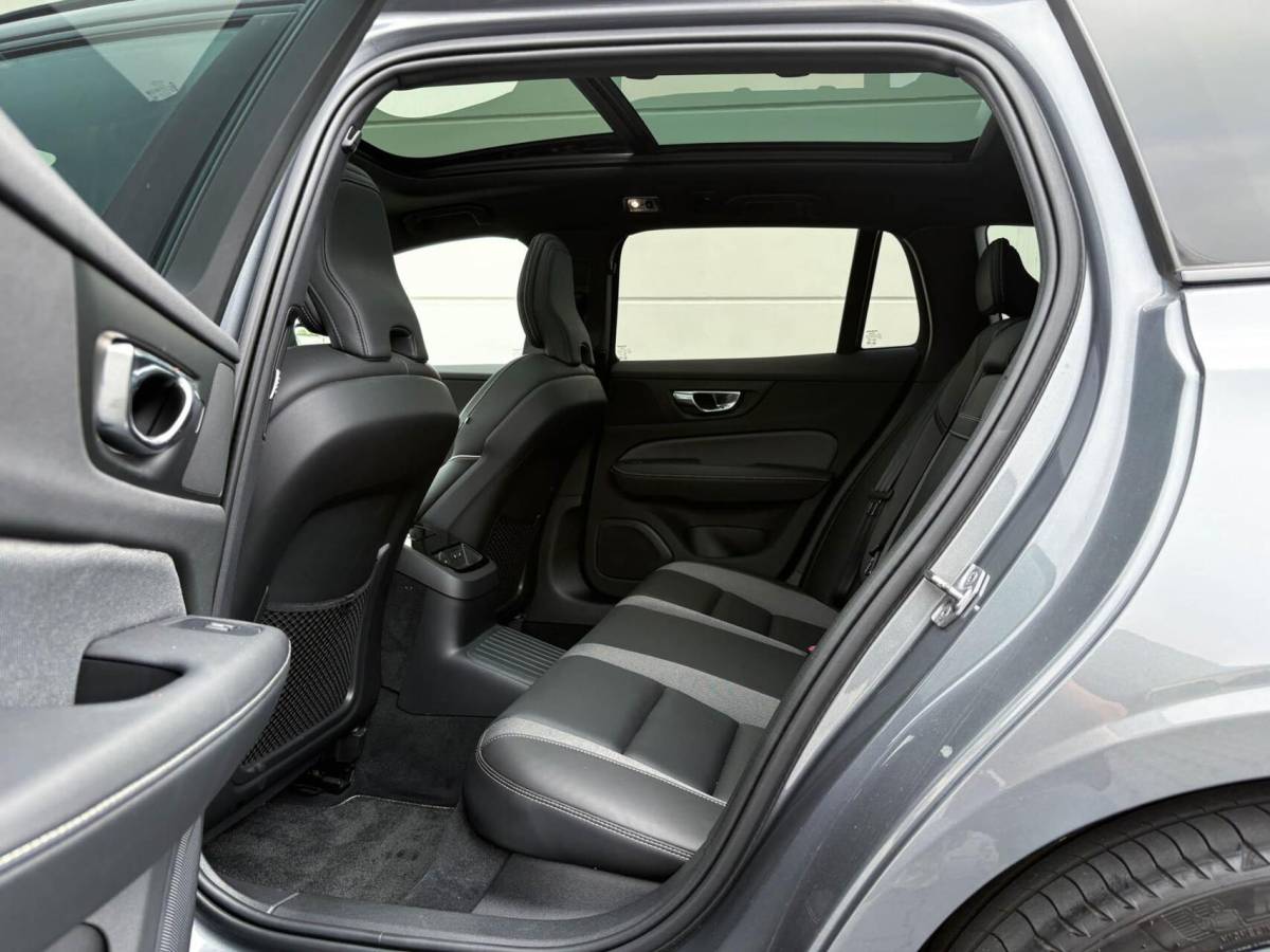 Volvo V60 Volvo V60 2.0 T8 390pk Recharge AWD R-Design | Panoramadak | Memory | Harman/Kardon | Head up