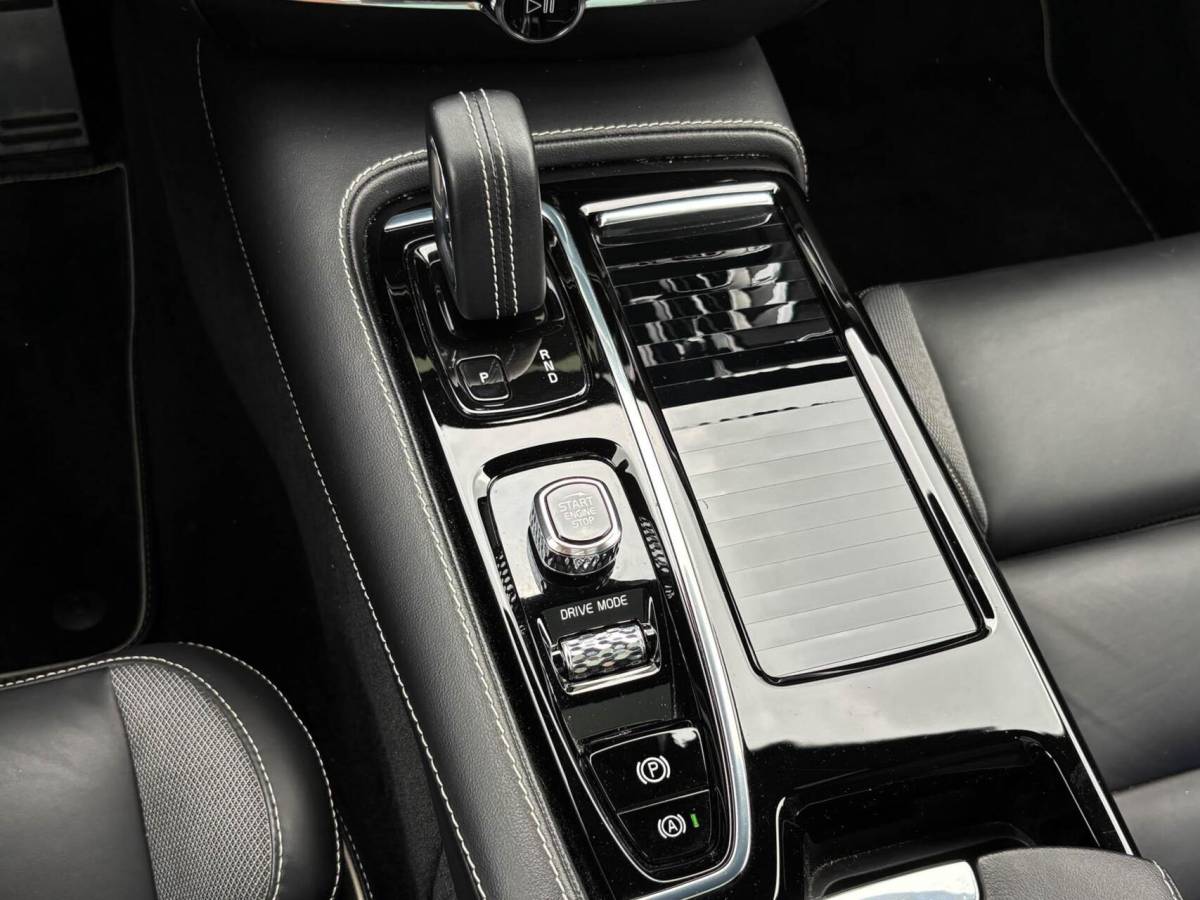 Volvo V60 Volvo V60 2.0 T8 390pk Recharge AWD R-Design | Panoramadak | Memory | Harman/Kardon | Head up