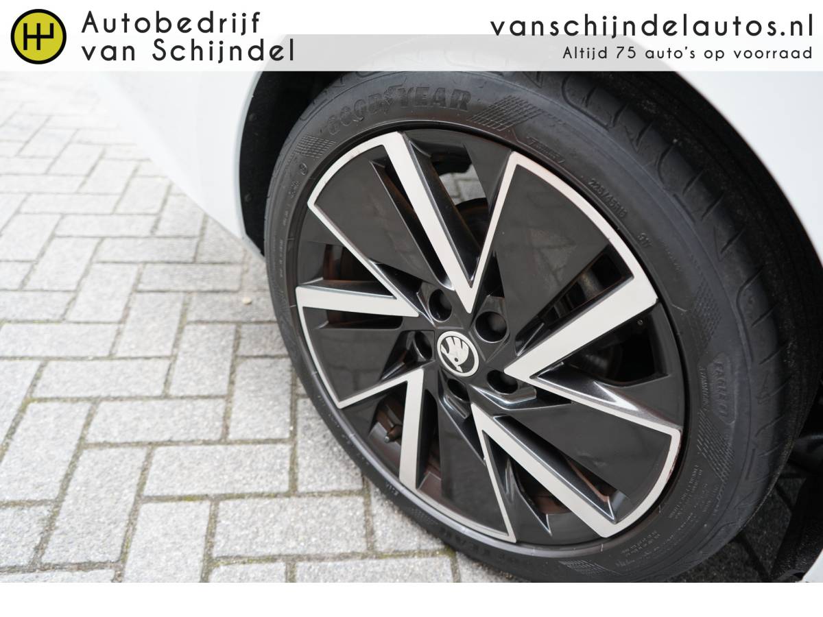 Škoda Octavia ŠKODA Octavia Combi 1.0 TSI 111PK SPORT BUSINESS AUG 2022 ORIGINEEL NEDERLANDS DIGITALE COCKPIT MATRIXX LED ZWARTE HEMEL STUURVERWARMING ANDROID/APPLECARPLAY NAVI PDC V+A 18INCH KEYLESS CLIMA CRUISE BLUETOOTH ENZ…