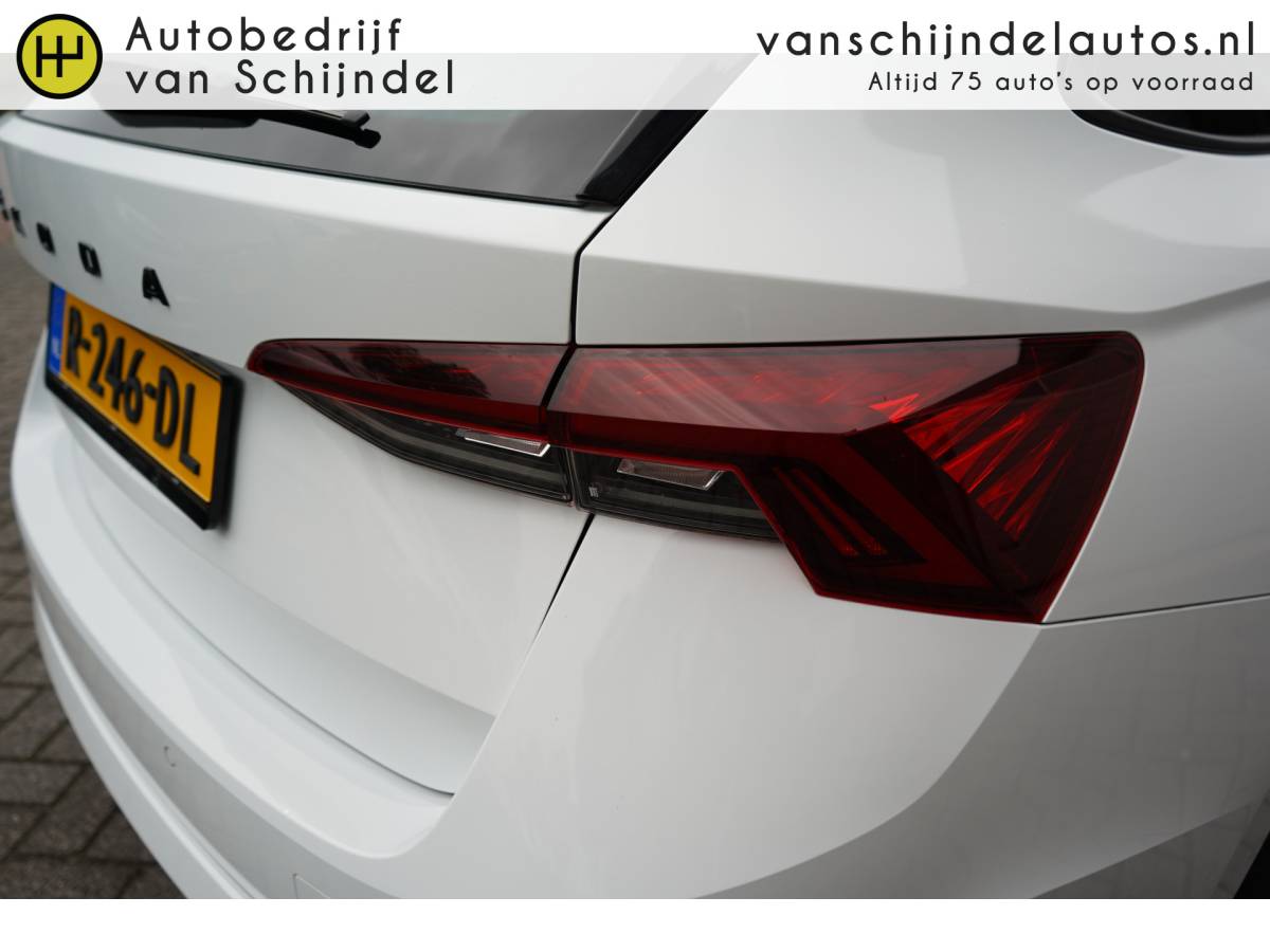 Škoda Octavia ŠKODA Octavia Combi 1.0 TSI 111PK SPORT BUSINESS AUG 2022 ORIGINEEL NEDERLANDS DIGITALE COCKPIT MATRIXX LED ZWARTE HEMEL STUURVERWARMING ANDROID/APPLECARPLAY NAVI PDC V+A 18INCH KEYLESS CLIMA CRUISE BLUETOOTH ENZ…