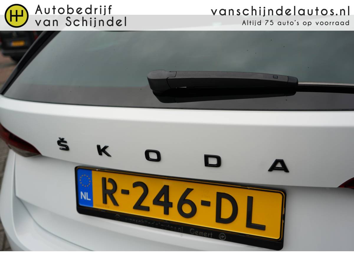 Škoda Octavia ŠKODA Octavia Combi 1.0 TSI 111PK SPORT BUSINESS AUG 2022 ORIGINEEL NEDERLANDS DIGITALE COCKPIT MATRIXX LED ZWARTE HEMEL STUURVERWARMING ANDROID/APPLECARPLAY NAVI PDC V+A 18INCH KEYLESS CLIMA CRUISE BLUETOOTH ENZ…