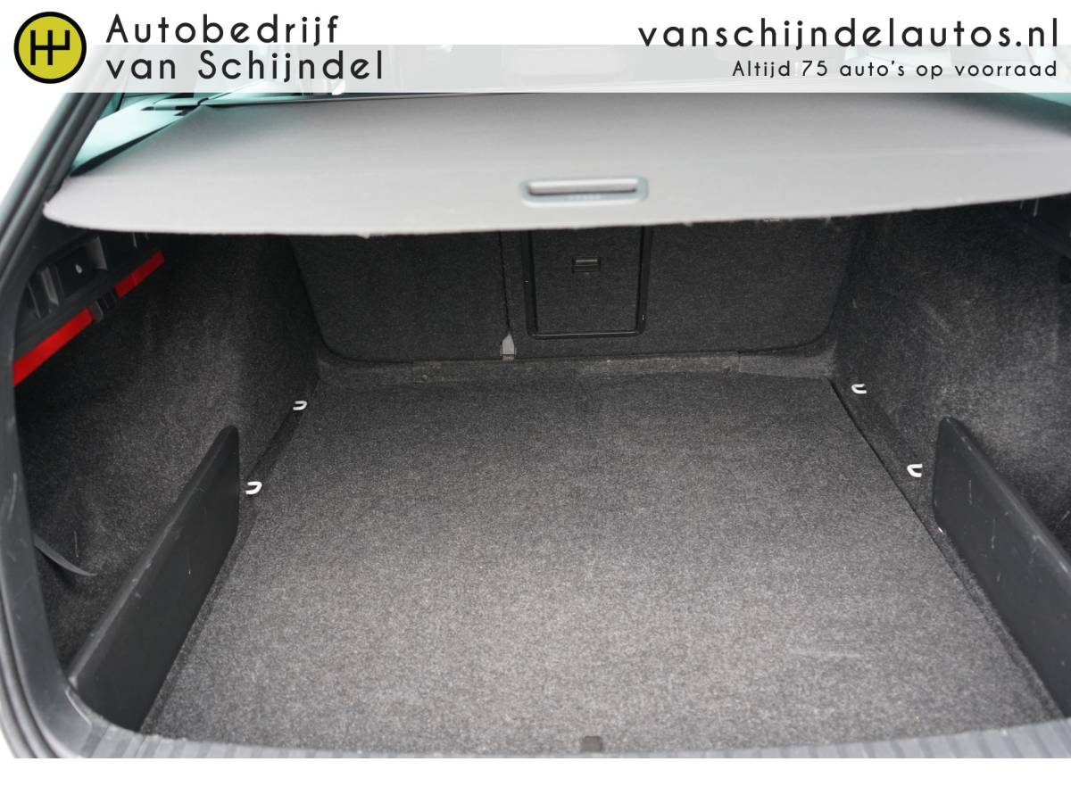 Škoda Octavia ŠKODA Octavia Combi 1.0 TSI 111PK SPORT BUSINESS AUG 2022 ORIGINEEL NEDERLANDS DIGITALE COCKPIT MATRIXX LED ZWARTE HEMEL STUURVERWARMING ANDROID/APPLECARPLAY NAVI PDC V+A 18INCH KEYLESS CLIMA CRUISE BLUETOOTH ENZ…