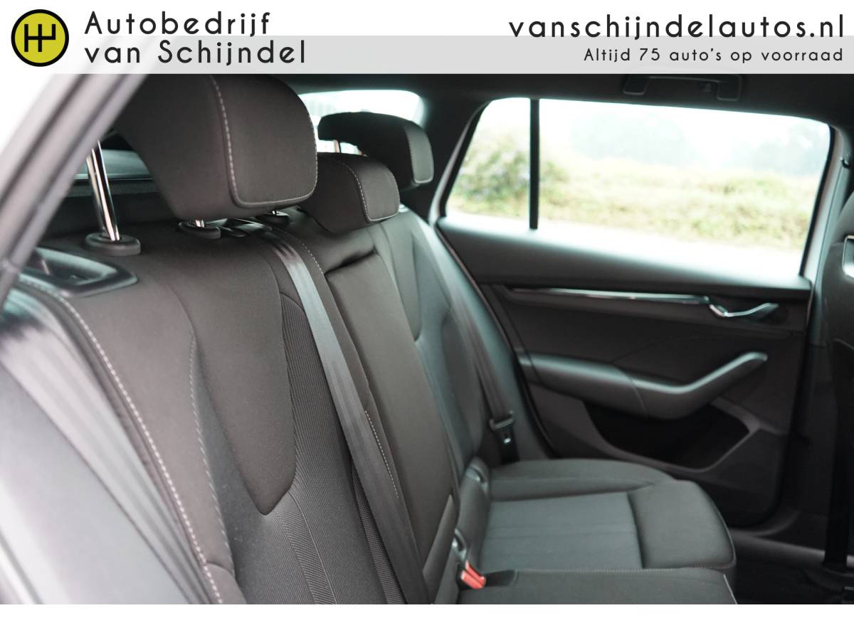 Škoda Octavia ŠKODA Octavia Combi 1.0 TSI 111PK SPORT BUSINESS AUG 2022 ORIGINEEL NEDERLANDS DIGITALE COCKPIT MATRIXX LED ZWARTE HEMEL STUURVERWARMING ANDROID/APPLECARPLAY NAVI PDC V+A 18INCH KEYLESS CLIMA CRUISE BLUETOOTH ENZ…