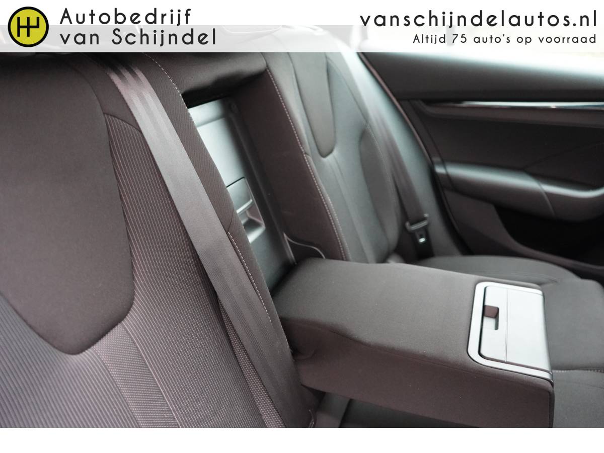 Škoda Octavia ŠKODA Octavia Combi 1.0 TSI 111PK SPORT BUSINESS AUG 2022 ORIGINEEL NEDERLANDS DIGITALE COCKPIT MATRIXX LED ZWARTE HEMEL STUURVERWARMING ANDROID/APPLECARPLAY NAVI PDC V+A 18INCH KEYLESS CLIMA CRUISE BLUETOOTH ENZ…