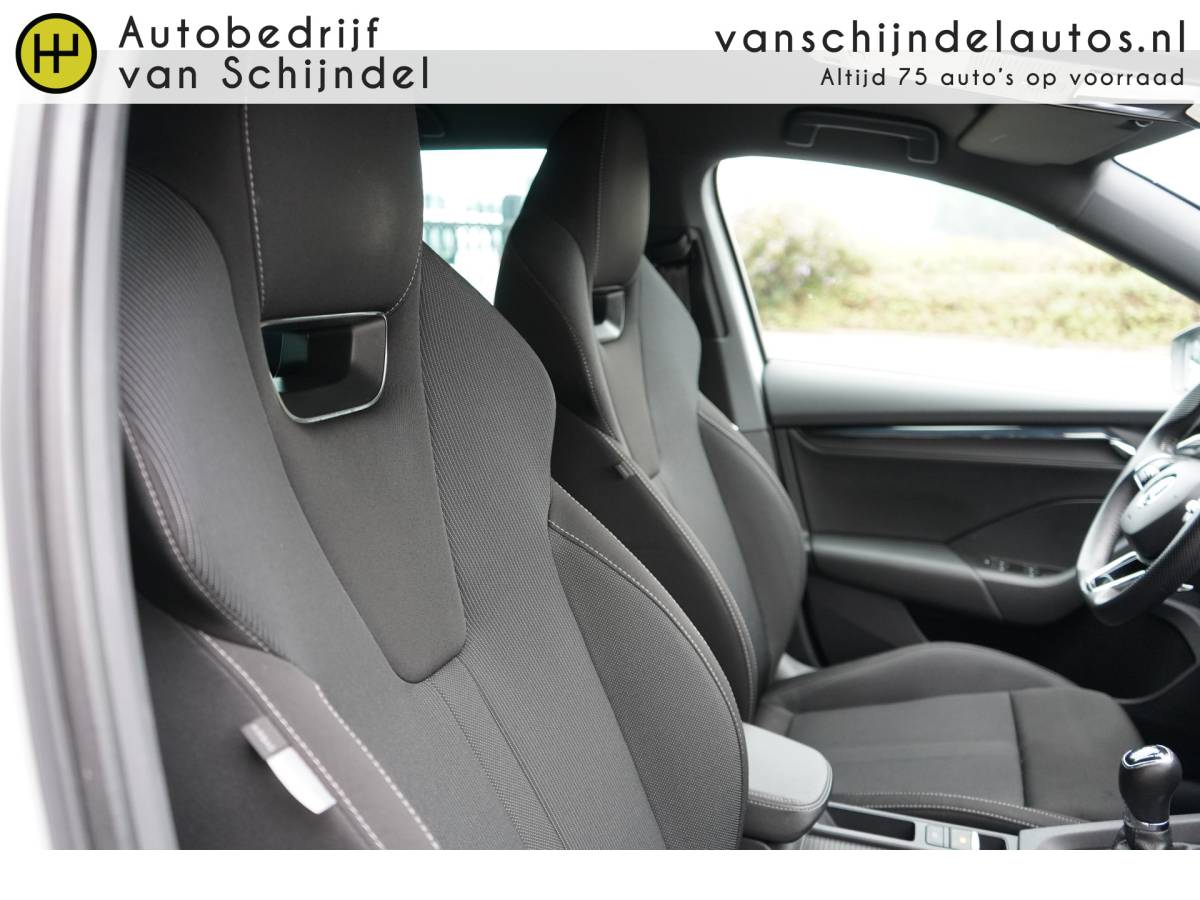 Škoda Octavia ŠKODA Octavia Combi 1.0 TSI 111PK SPORT BUSINESS AUG 2022 ORIGINEEL NEDERLANDS DIGITALE COCKPIT MATRIXX LED ZWARTE HEMEL STUURVERWARMING ANDROID/APPLECARPLAY NAVI PDC V+A 18INCH KEYLESS CLIMA CRUISE BLUETOOTH ENZ…