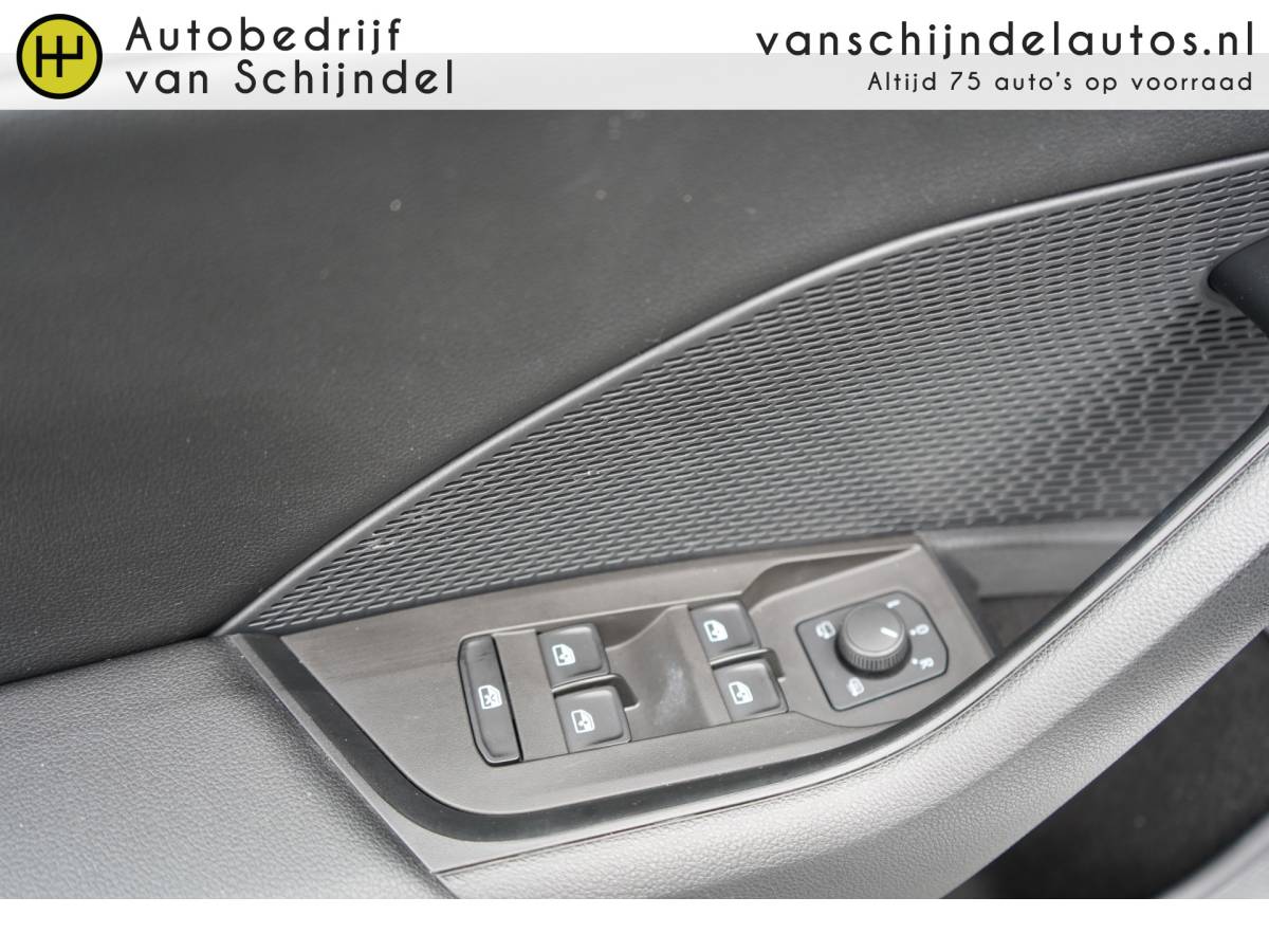 Škoda Octavia ŠKODA Octavia Combi 1.0 TSI 111PK SPORT BUSINESS AUG 2022 ORIGINEEL NEDERLANDS DIGITALE COCKPIT MATRIXX LED ZWARTE HEMEL STUURVERWARMING ANDROID/APPLECARPLAY NAVI PDC V+A 18INCH KEYLESS CLIMA CRUISE BLUETOOTH ENZ…