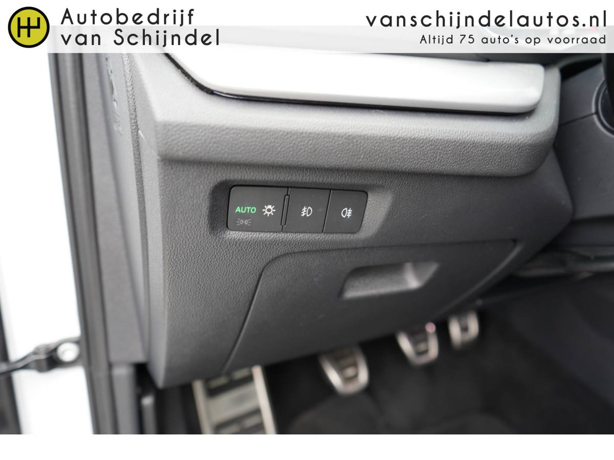 Škoda Octavia ŠKODA Octavia Combi 1.0 TSI 111PK SPORT BUSINESS AUG 2022 ORIGINEEL NEDERLANDS DIGITALE COCKPIT MATRIXX LED ZWARTE HEMEL STUURVERWARMING ANDROID/APPLECARPLAY NAVI PDC V+A 18INCH KEYLESS CLIMA CRUISE BLUETOOTH ENZ…