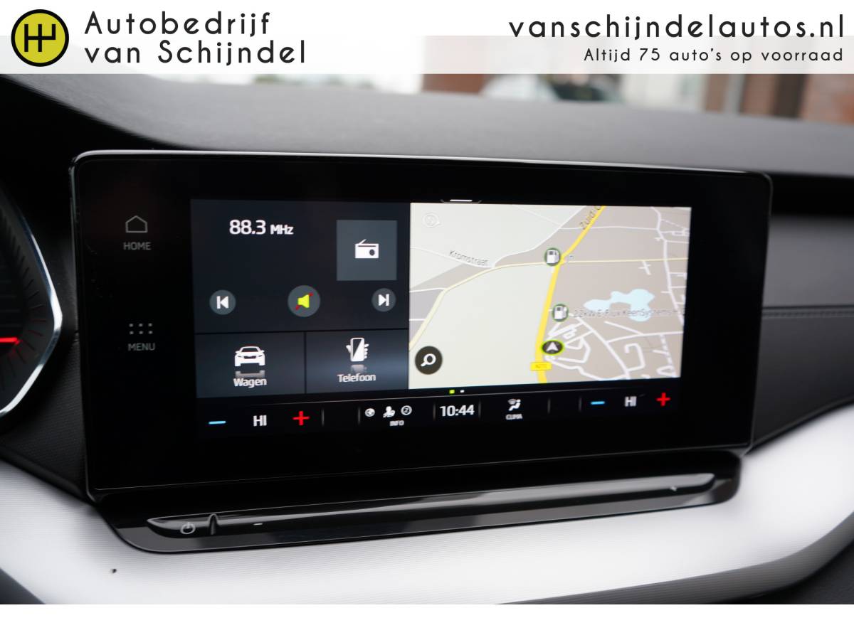 Škoda Octavia ŠKODA Octavia Combi 1.0 TSI 111PK SPORT BUSINESS AUG 2022 ORIGINEEL NEDERLANDS DIGITALE COCKPIT MATRIXX LED ZWARTE HEMEL STUURVERWARMING ANDROID/APPLECARPLAY NAVI PDC V+A 18INCH KEYLESS CLIMA CRUISE BLUETOOTH ENZ…