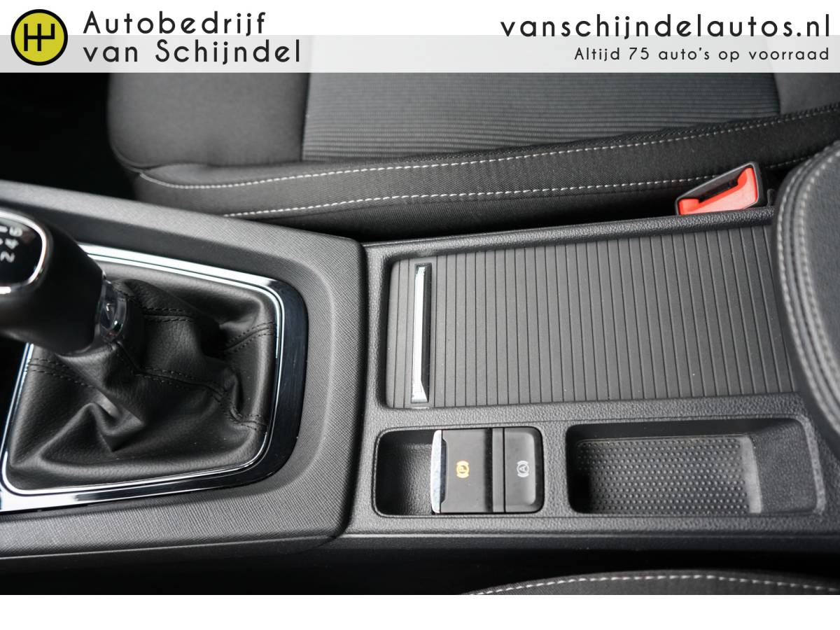 Škoda Octavia ŠKODA Octavia Combi 1.0 TSI 111PK SPORT BUSINESS AUG 2022 ORIGINEEL NEDERLANDS DIGITALE COCKPIT MATRIXX LED ZWARTE HEMEL STUURVERWARMING ANDROID/APPLECARPLAY NAVI PDC V+A 18INCH KEYLESS CLIMA CRUISE BLUETOOTH ENZ…