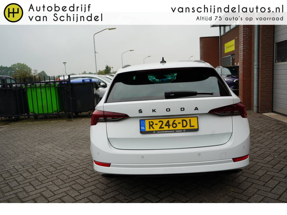 Škoda Octavia ŠKODA Octavia Combi 1.0 TSI 111PK SPORT BUSINESS AUG 2022 ORIGINEEL NEDERLANDS DIGITALE COCKPIT MATRIXX LED ZWARTE HEMEL STUURVERWARMING ANDROID/APPLECARPLAY NAVI PDC V+A 18INCH KEYLESS CLIMA CRUISE BLUETOOTH ENZ…