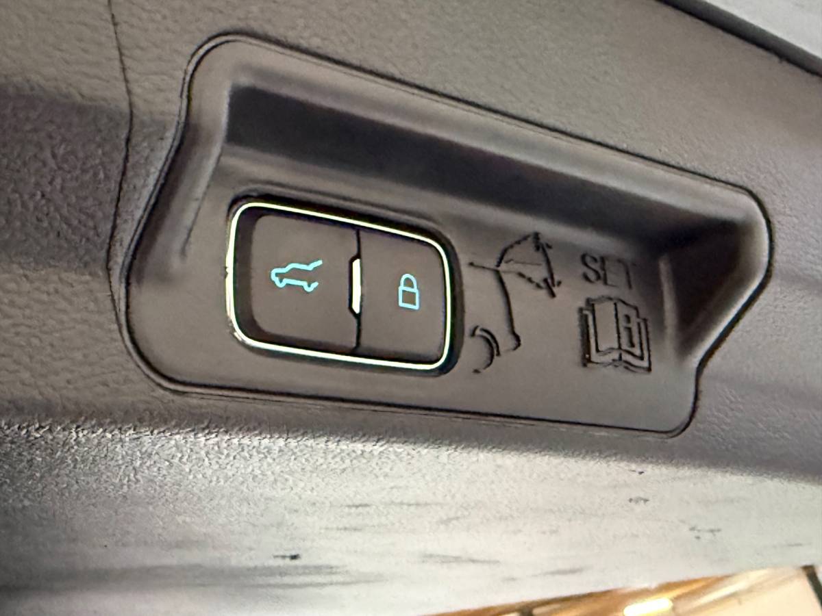 Ford Explorer Ford EXPLORER 3.0 V6 EcoBoost PHEV ST-Line | Pano | Massage | Carplay | Stuur/Stoelverwarming | Trekhaak | Stoelverkoeling